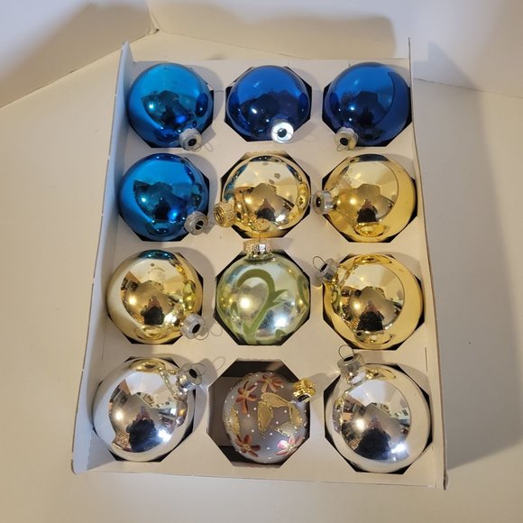 Vintage Box of 12 Mostly Pyramid Glass Christmas Ornaments - Picture 2 of 7